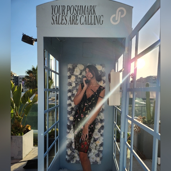 @stylishgiraffe is live! Silent Show Up To 75% Off! Gift Thrifted ✨️🎁 - Picture 5 of 15